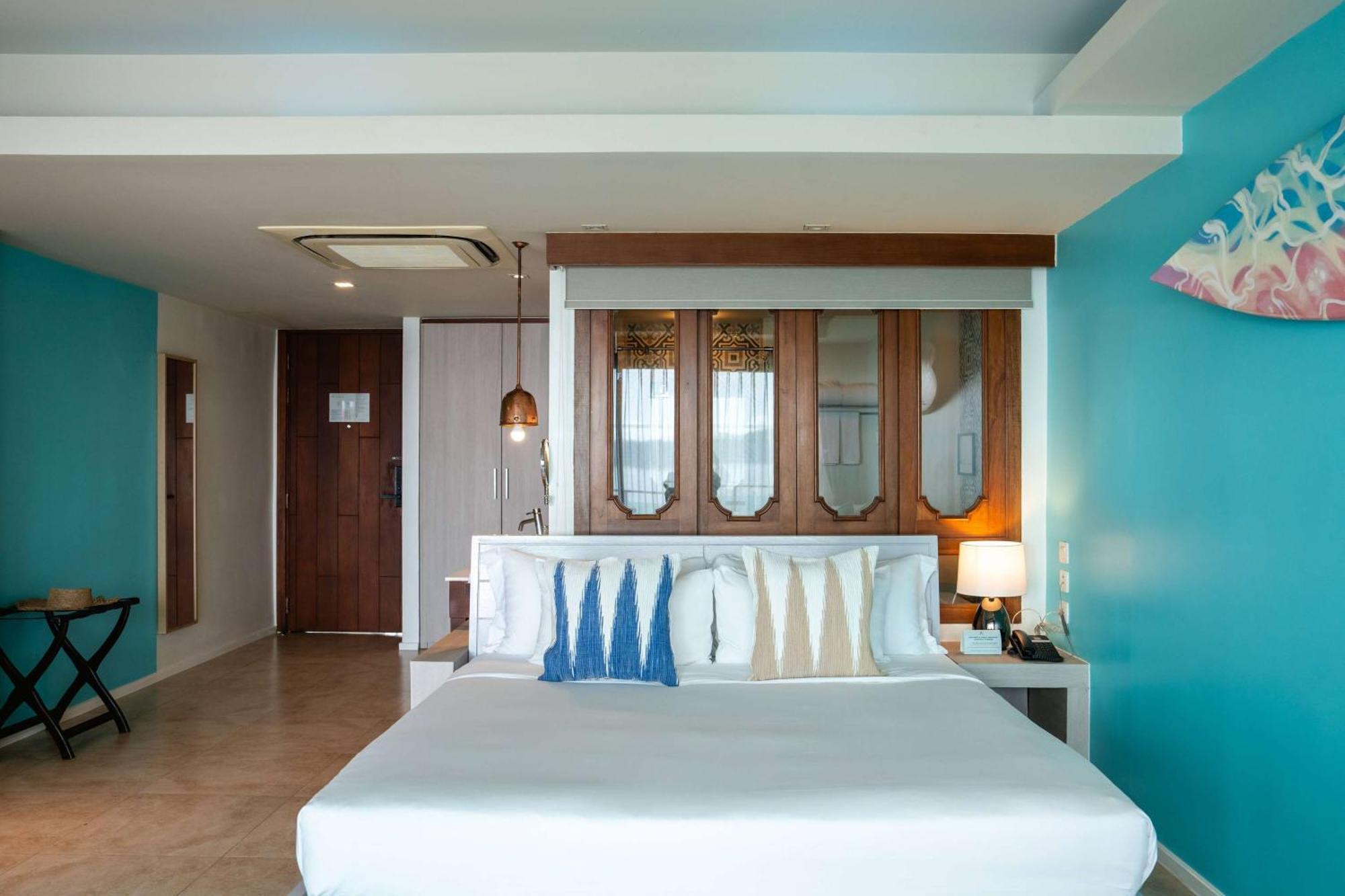 Zenmaya Oceanfront Phuket, Trademark Collection By Wyndham Station touristique